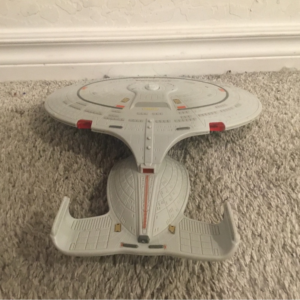 Star Trek USS Enterprise NCC-1701-D Ship Playmates 1993 Next Generation Model